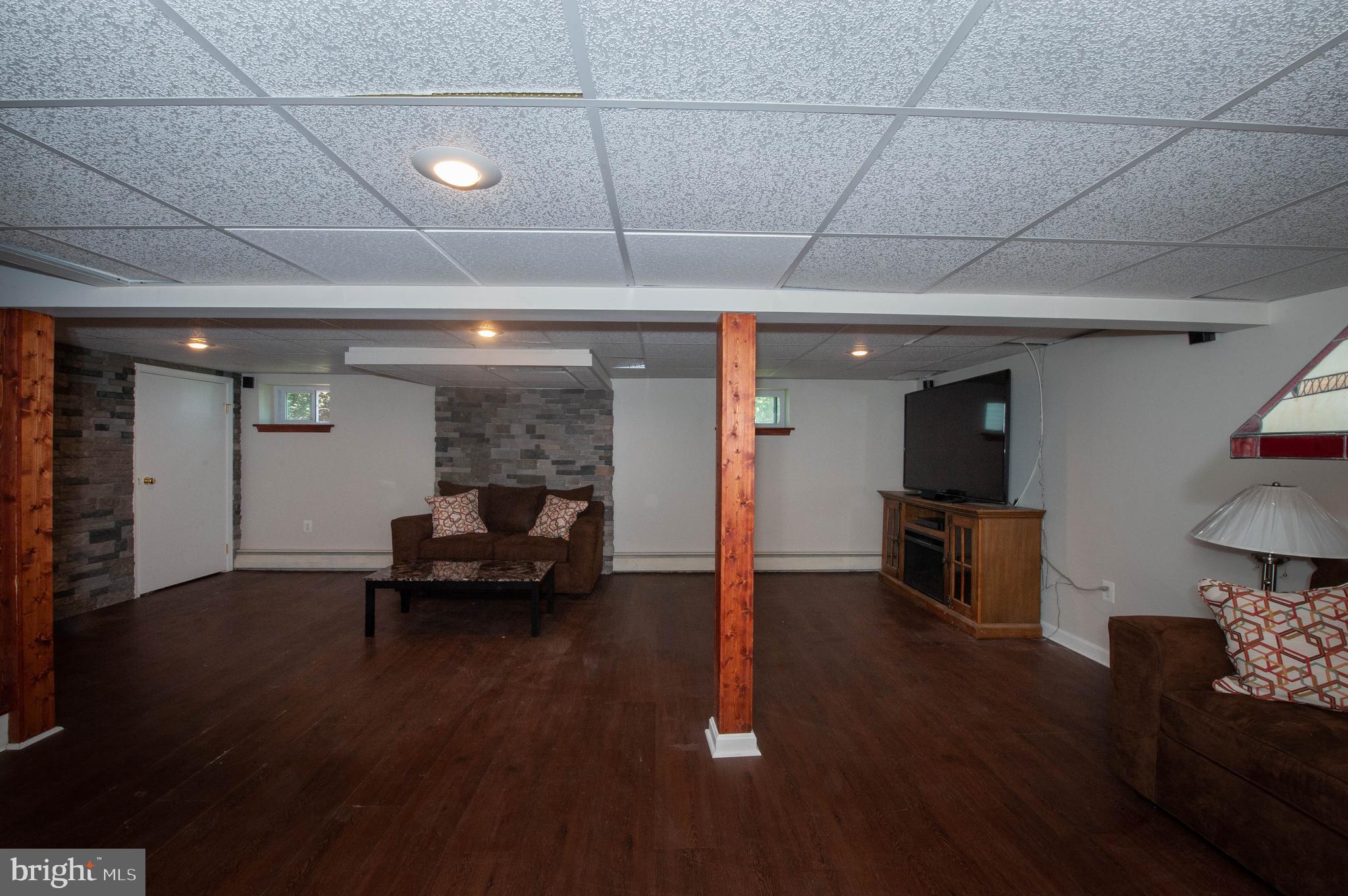 CROMWELL MANOR - Residential