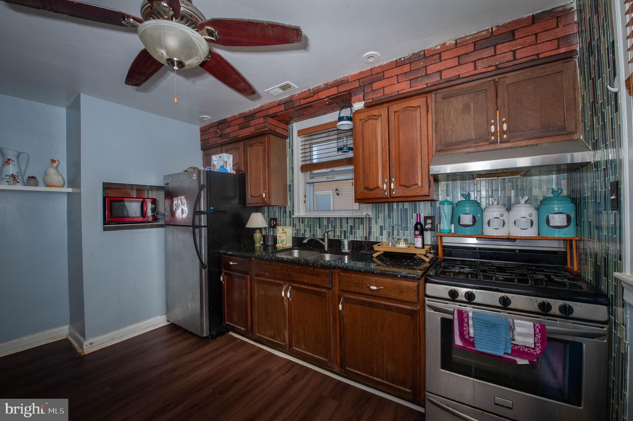 CROMWELL MANOR - Residential