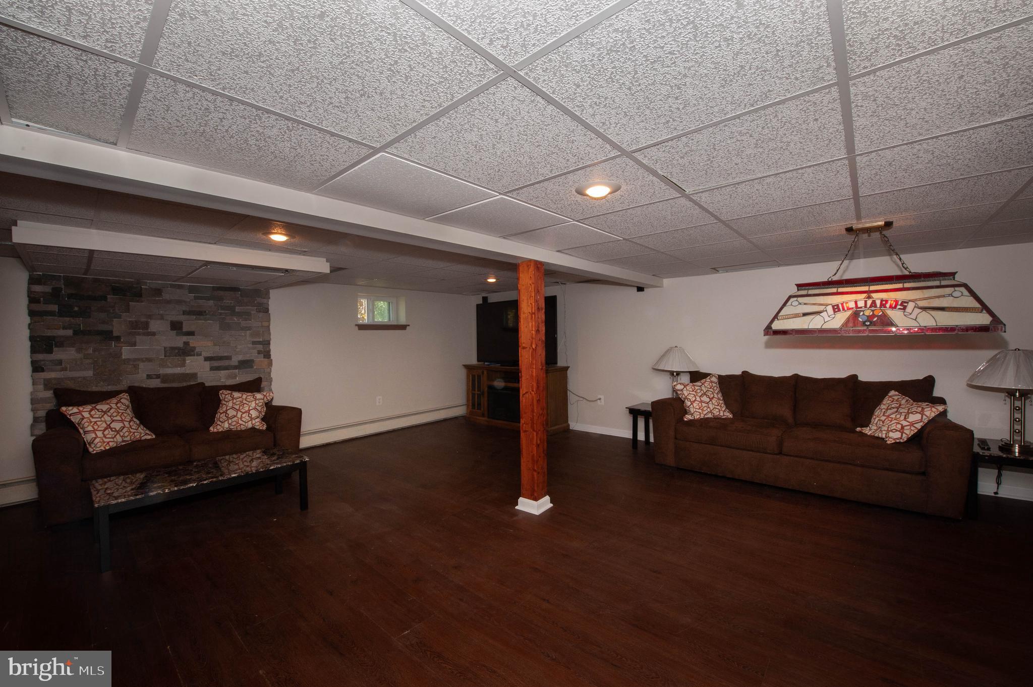 CROMWELL MANOR - Residential