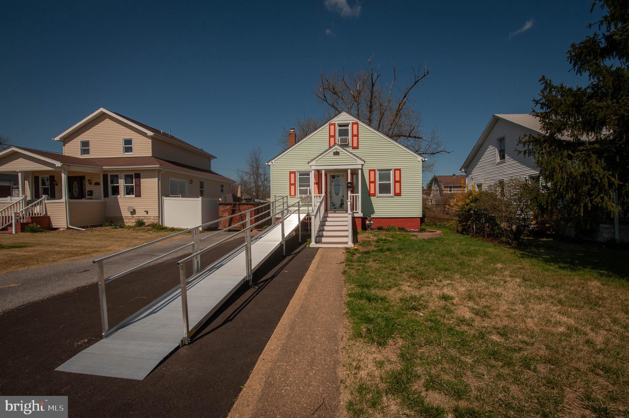 CROMWELL MANOR - Residential