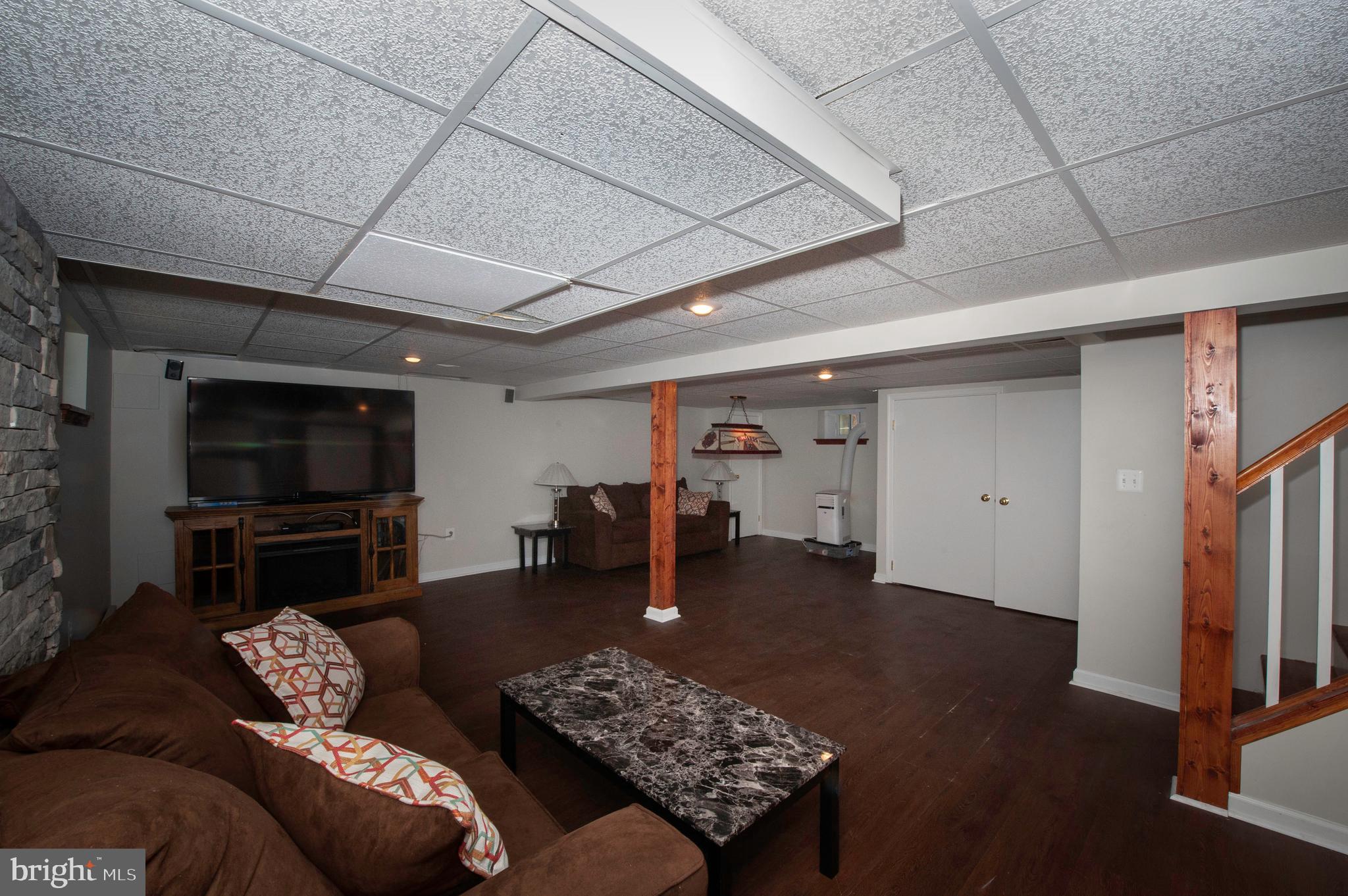 CROMWELL MANOR - Residential