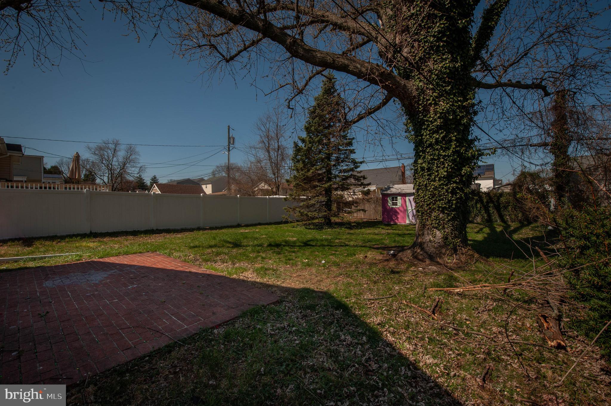 CROMWELL MANOR - Residential