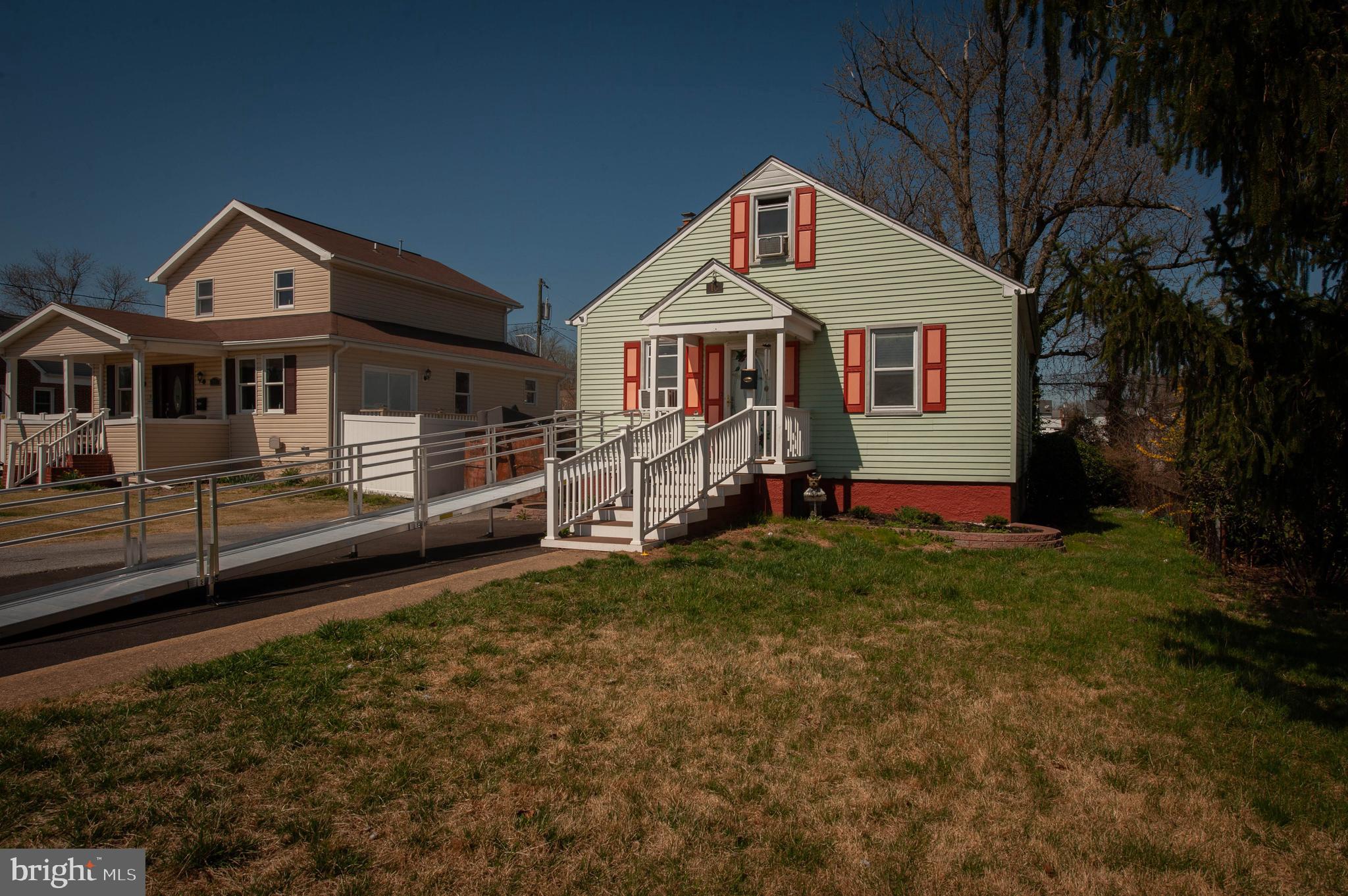 CROMWELL MANOR - Residential