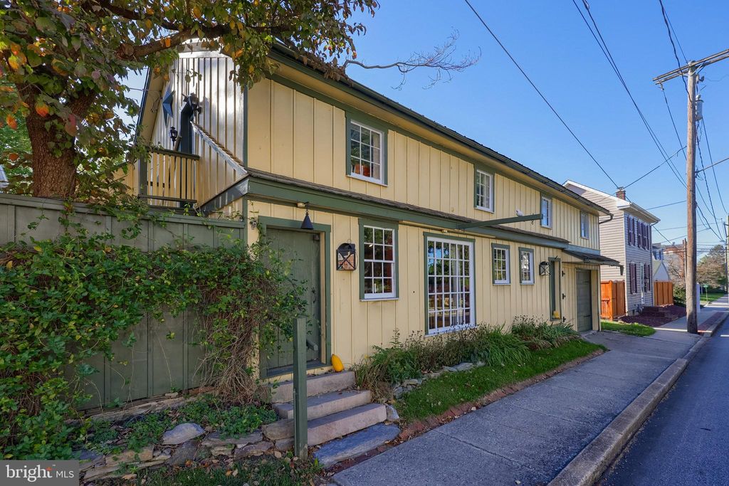 Photo of 2 S Charlotte Street, MANHEIM, PA 17545 (MLS # PALA2083050)