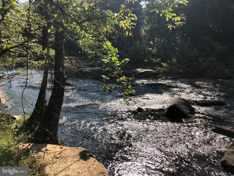 MOONSHINE MOUNTAIN - Residential