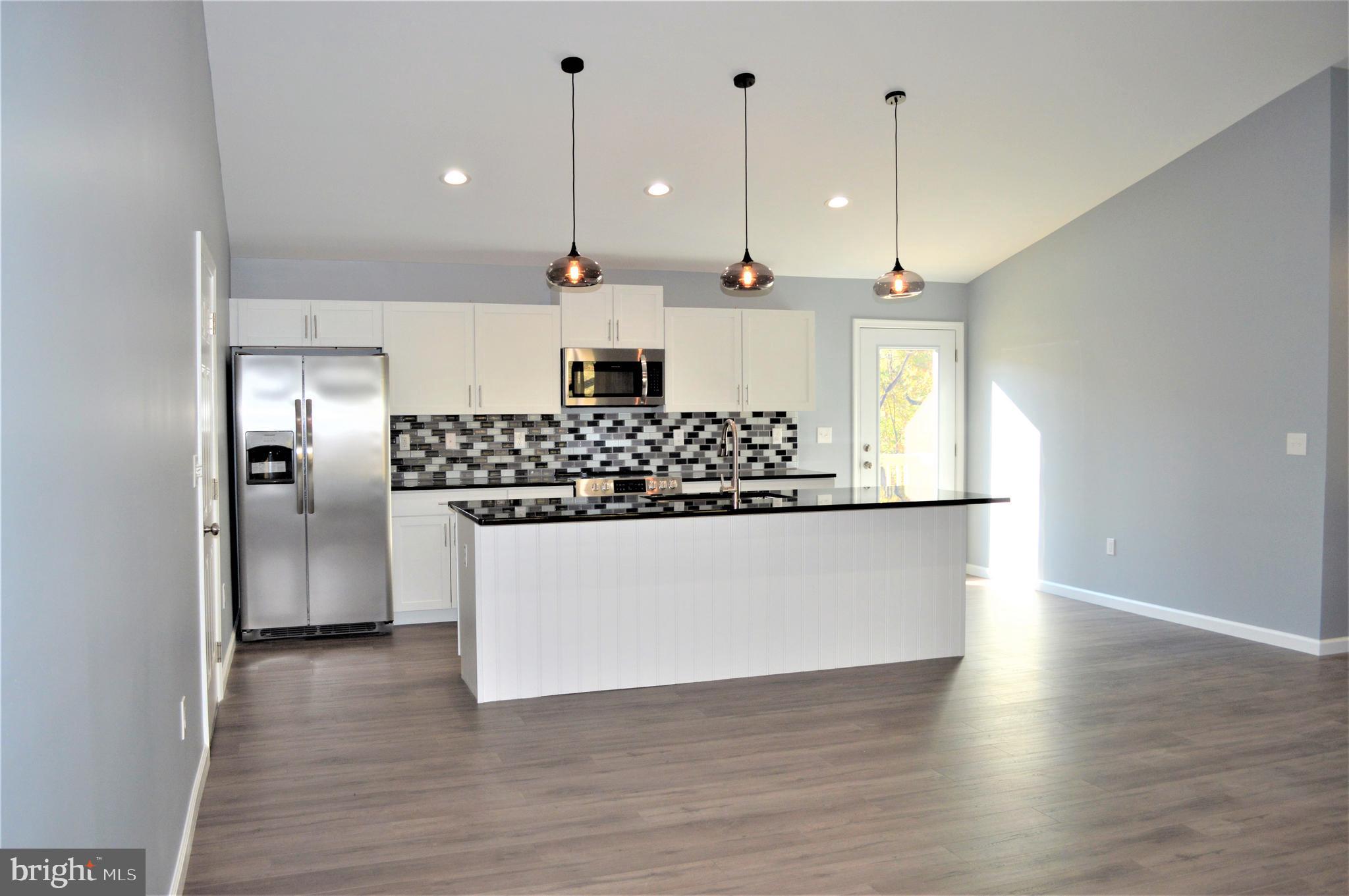 MOONSHINE MOUNTAIN - Residential