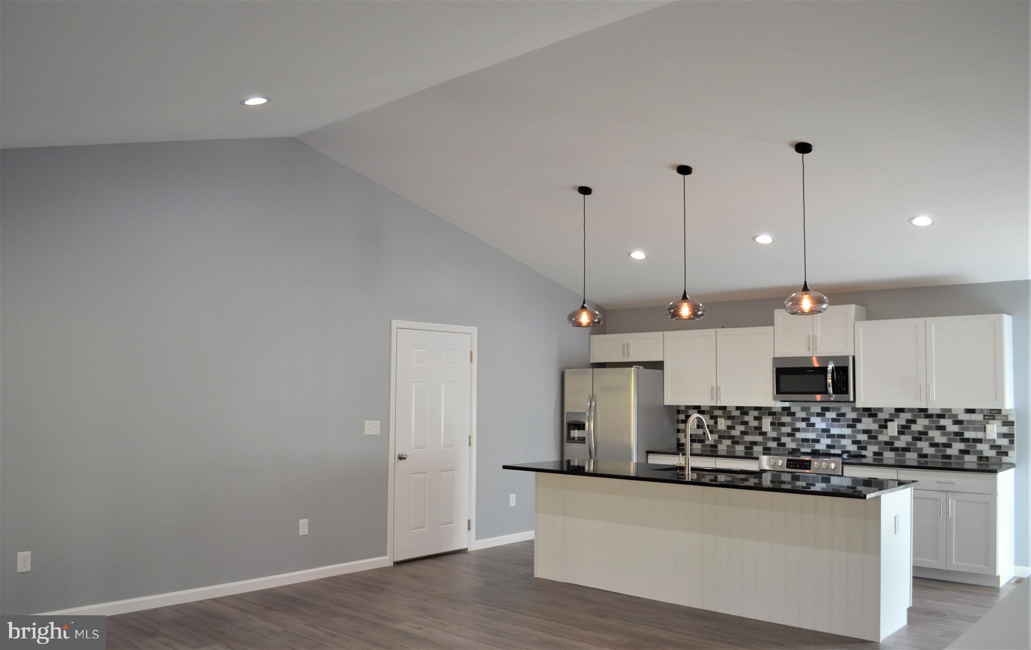 MOONSHINE MOUNTAIN - Residential