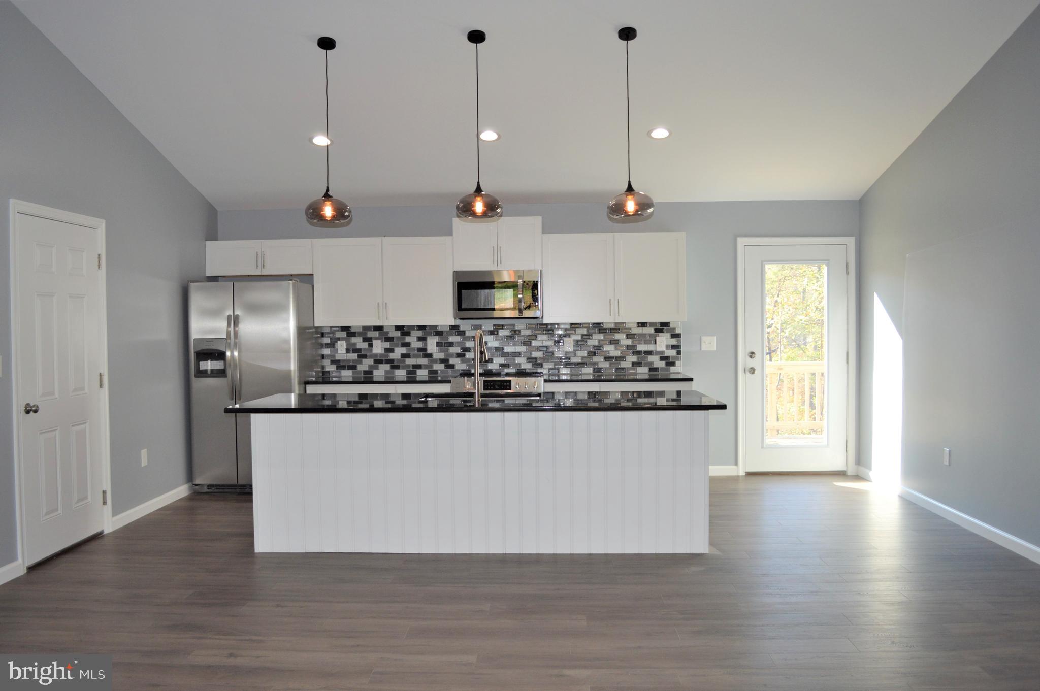 MOONSHINE MOUNTAIN - Residential