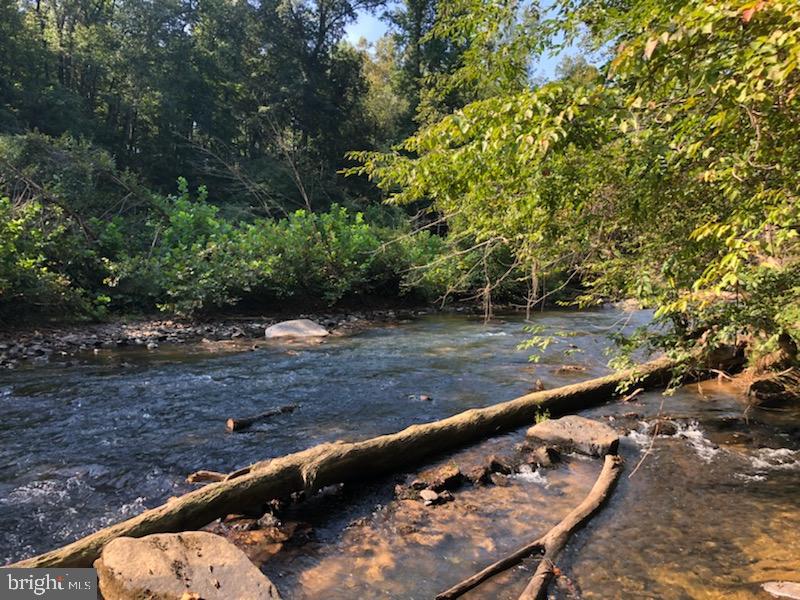 MOONSHINE MOUNTAIN - Residential