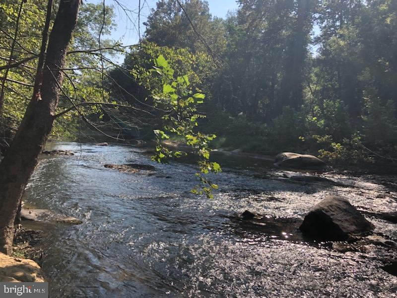 MOONSHINE MOUNTAIN - Residential