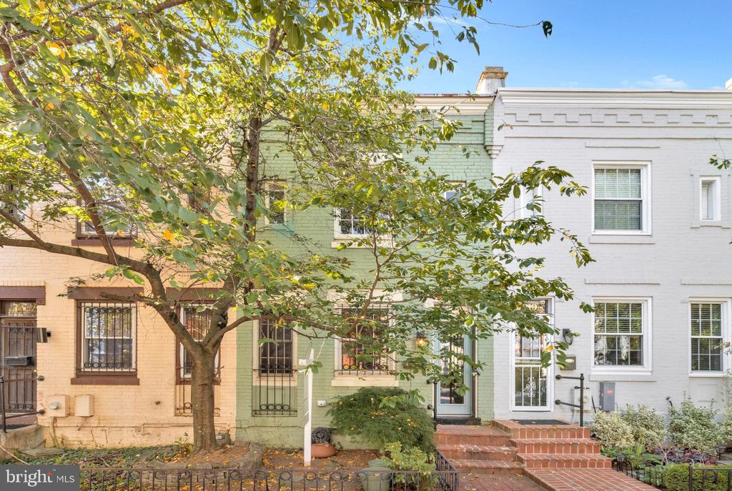 Photo of 1221 Duncan Place NE, WASHINGTON, DC 20002 (MLS # DCDC2204094)