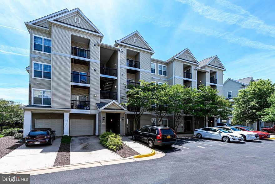 Beautiful 2 Level 2 Bedroom 2 Bath and 2 Level Condo. Granite Kitchen, . Main level has the Family Room, Kitchen, computer Nook and Deck. The upper level has the Bedrooms and the Bathrooms. Water Heater Replaced 2018 and Outside AC Unit Replace 2021. This is a Beauty. Close to Fairlakes, 50, 28, 29, 66 and FFX county Parkway and Stringfellow Park and Ride. Gated community with nice amenities. Pictures are from when Condo was Vacant. Carperts will be cleaned prior to move in.Please call Showing Contact for Appointments