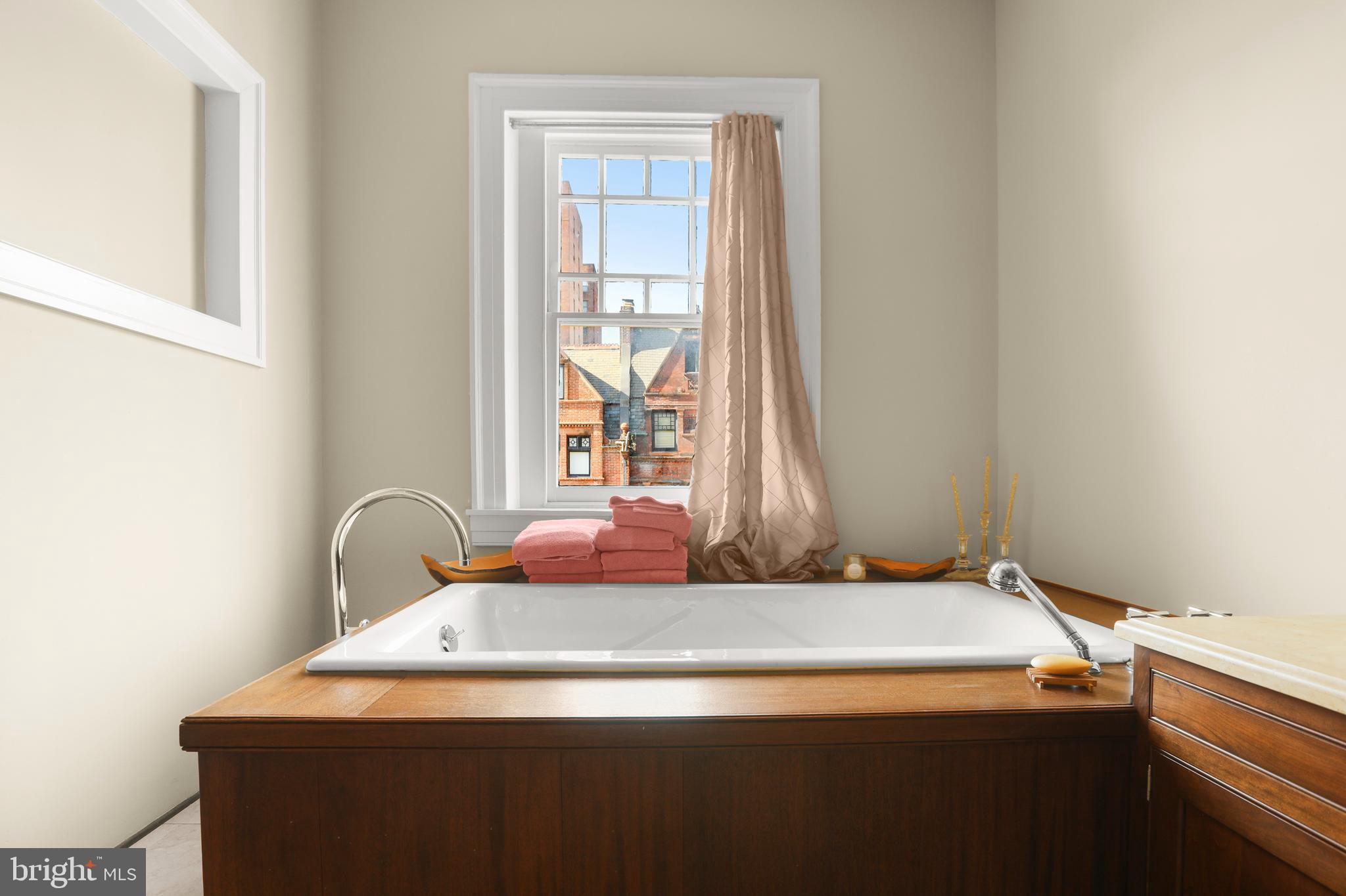 MOUNT VERNON PLACE HISTORIC DISTRICT - Residential Lease