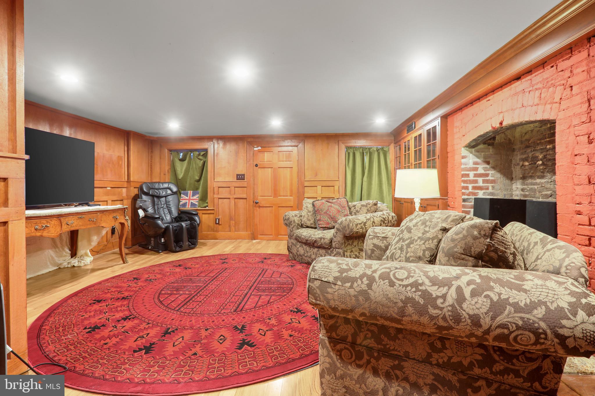 MOUNT VERNON PLACE HISTORIC DISTRICT - Residential Lease