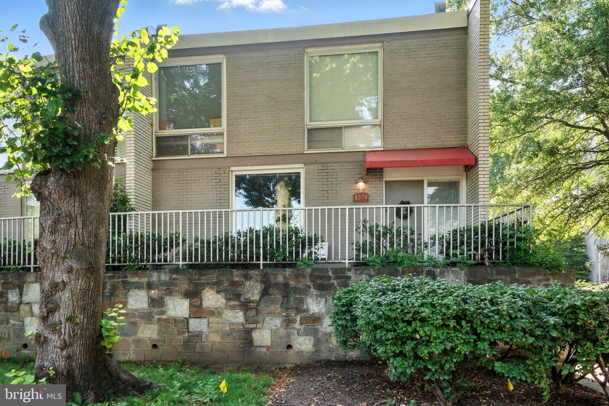 Welcome home to this beautifully updated 3-bedroom, 2.5-bath end unit townhouse, offering abundant natural light and modern comfort in a prime location.
Features Include:
Fully renovated kitchen with stainless steel appliances
Gorgeous hardwood flooring throughout
Spacious private patio perfect for relaxing or entertaining
Washer and dryer in unit
ALL utilities included in the rent – enjoy hassle-free living!
Community Amenities:
Swimming pools
Fitness center
Landscaped grounds
Unbeatable Location:
Just minutes to NIH, Metro, shopping, and restaurants – everything you need is right at your doorstep!