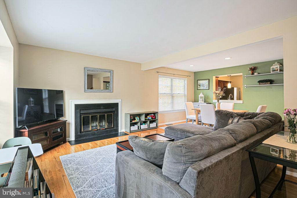 10330 COLLEGE SQUARE