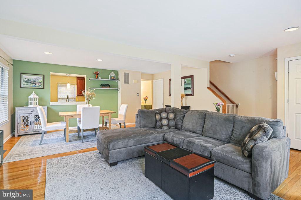 10330 COLLEGE SQUARE