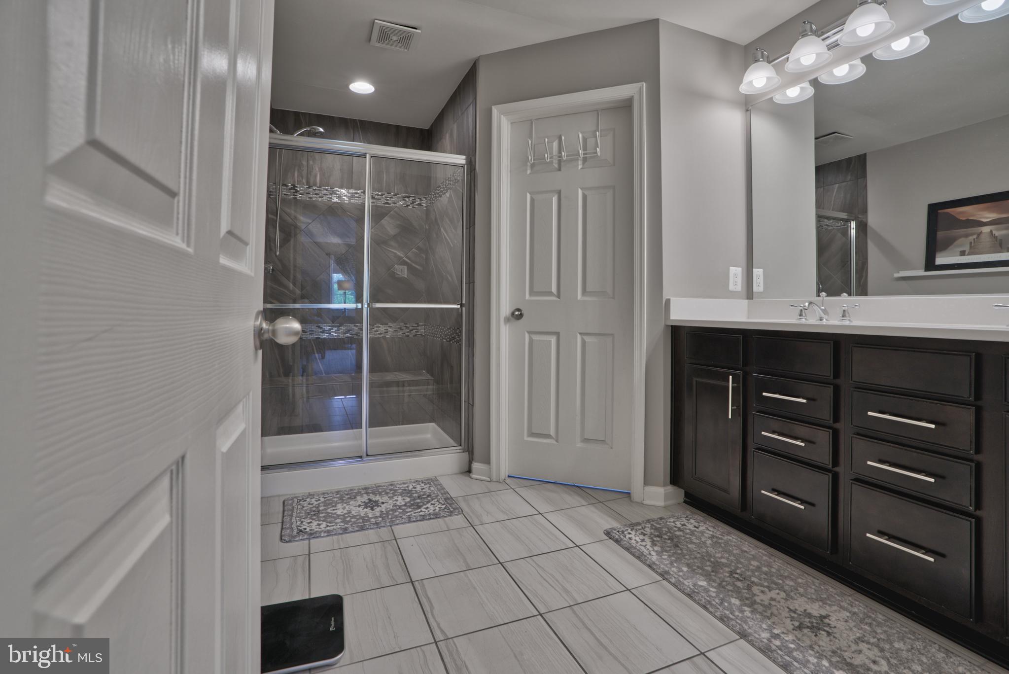 KELLY GLEN - Residential