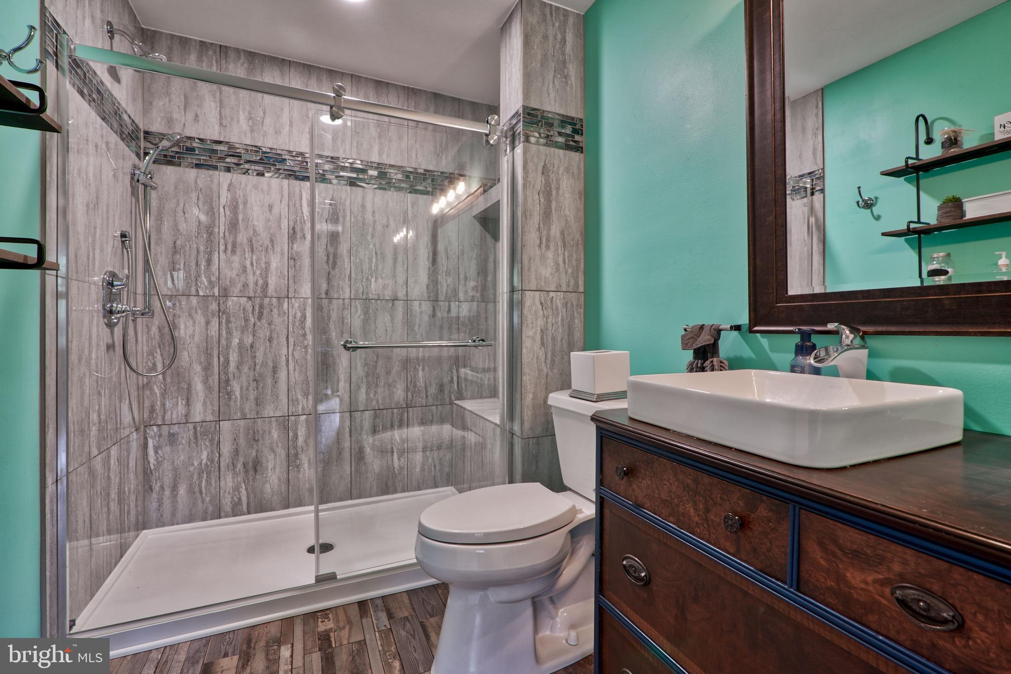 KELLY GLEN - Residential