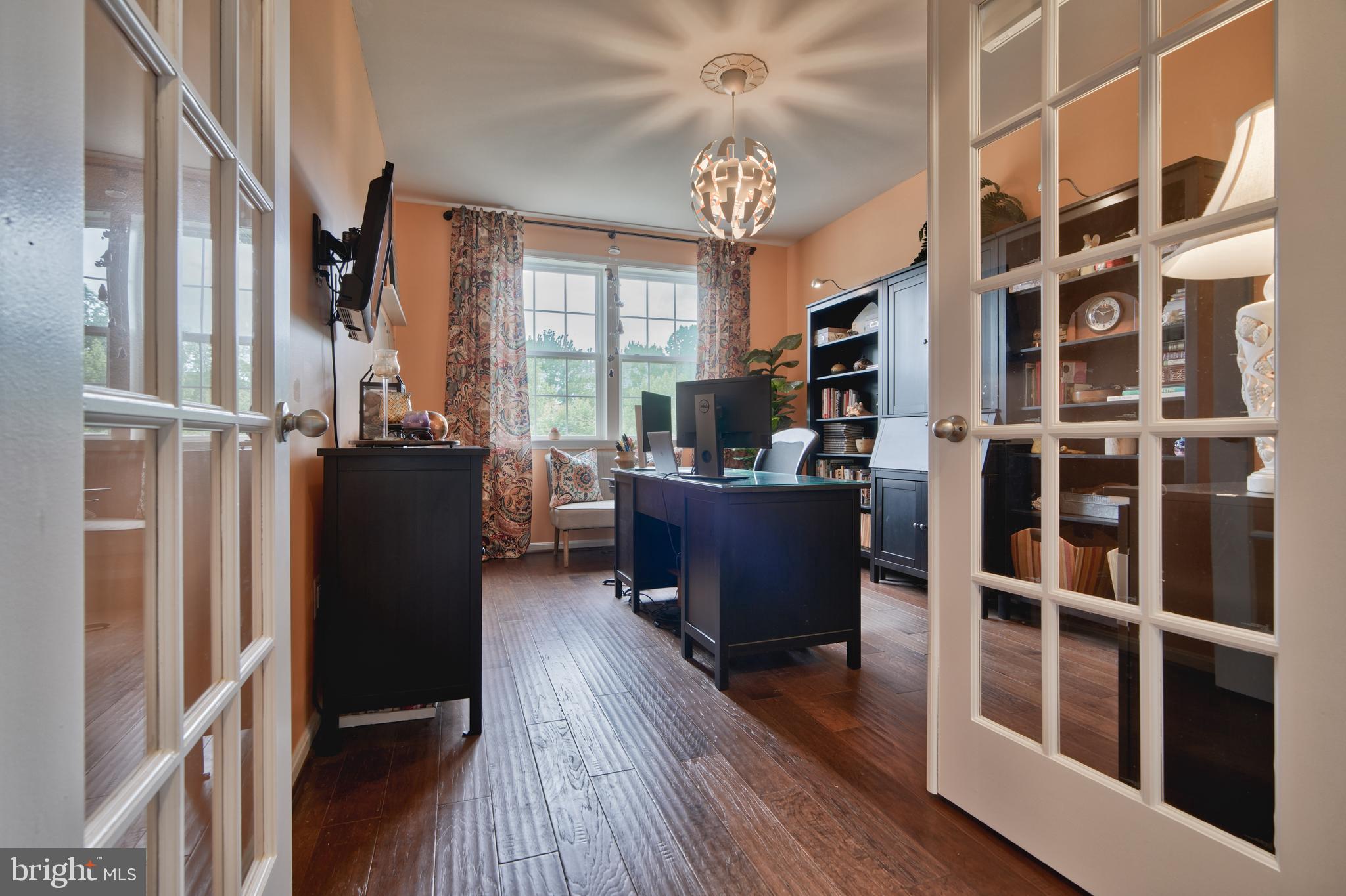 KELLY GLEN - Residential