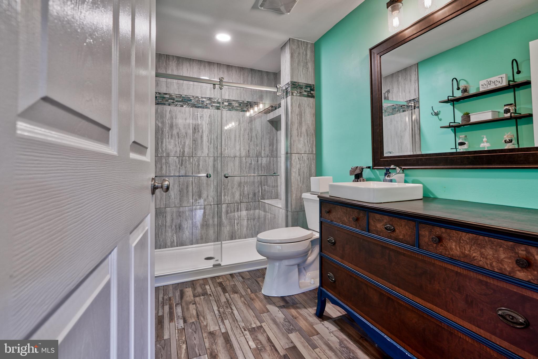 KELLY GLEN - Residential