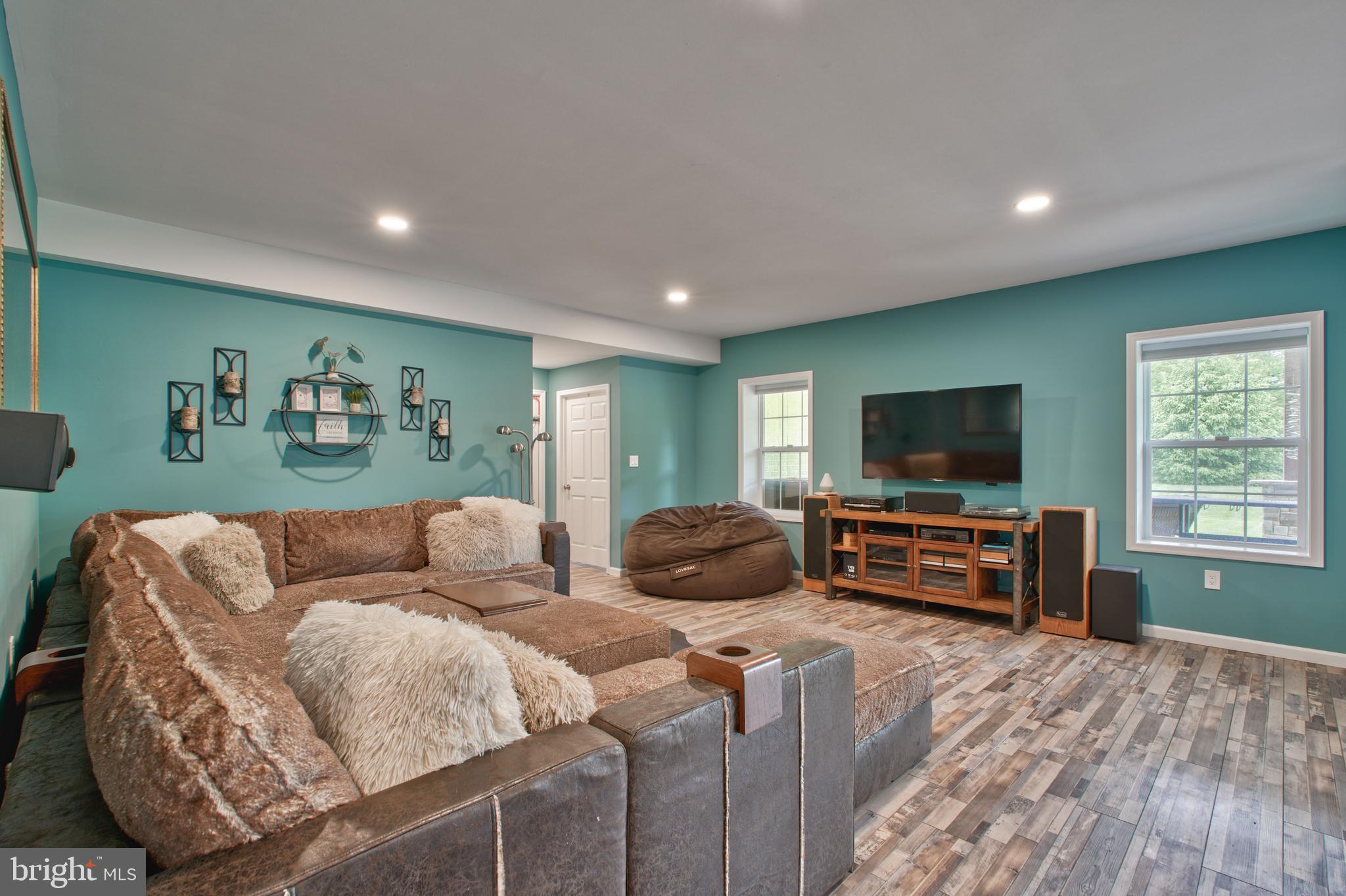 KELLY GLEN - Residential