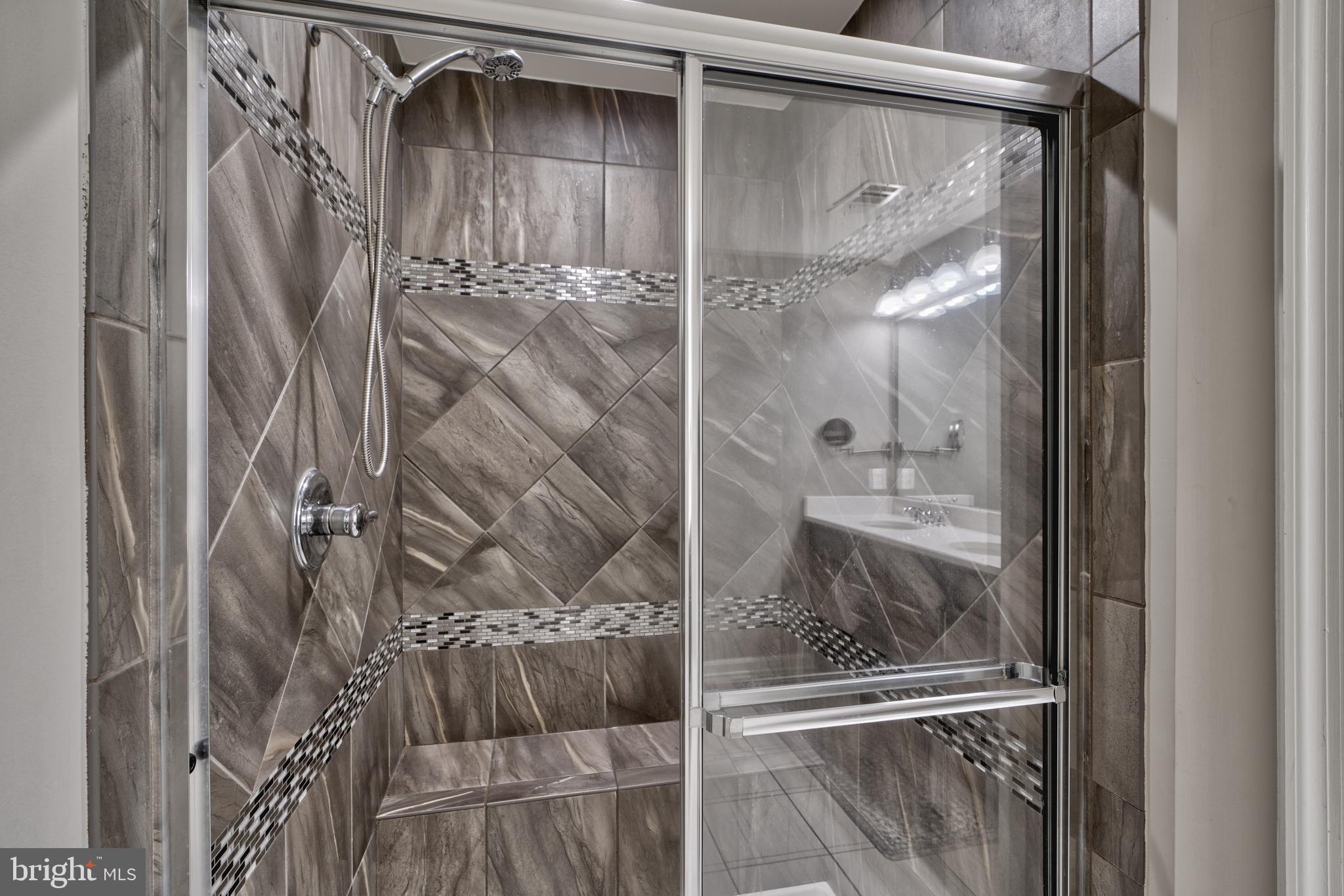 KELLY GLEN - Residential