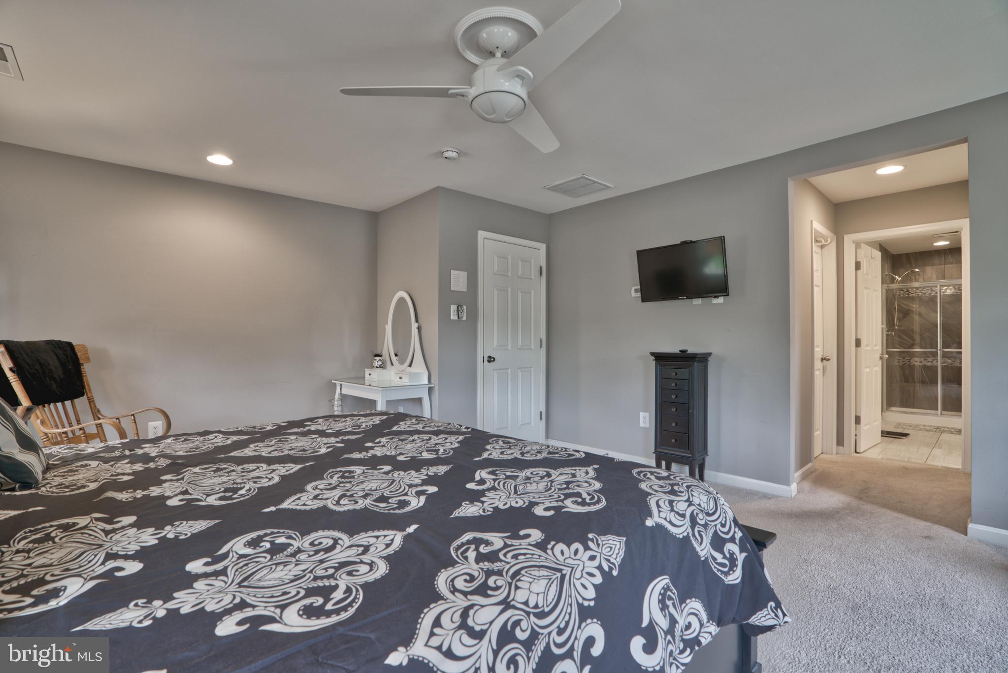 KELLY GLEN - Residential