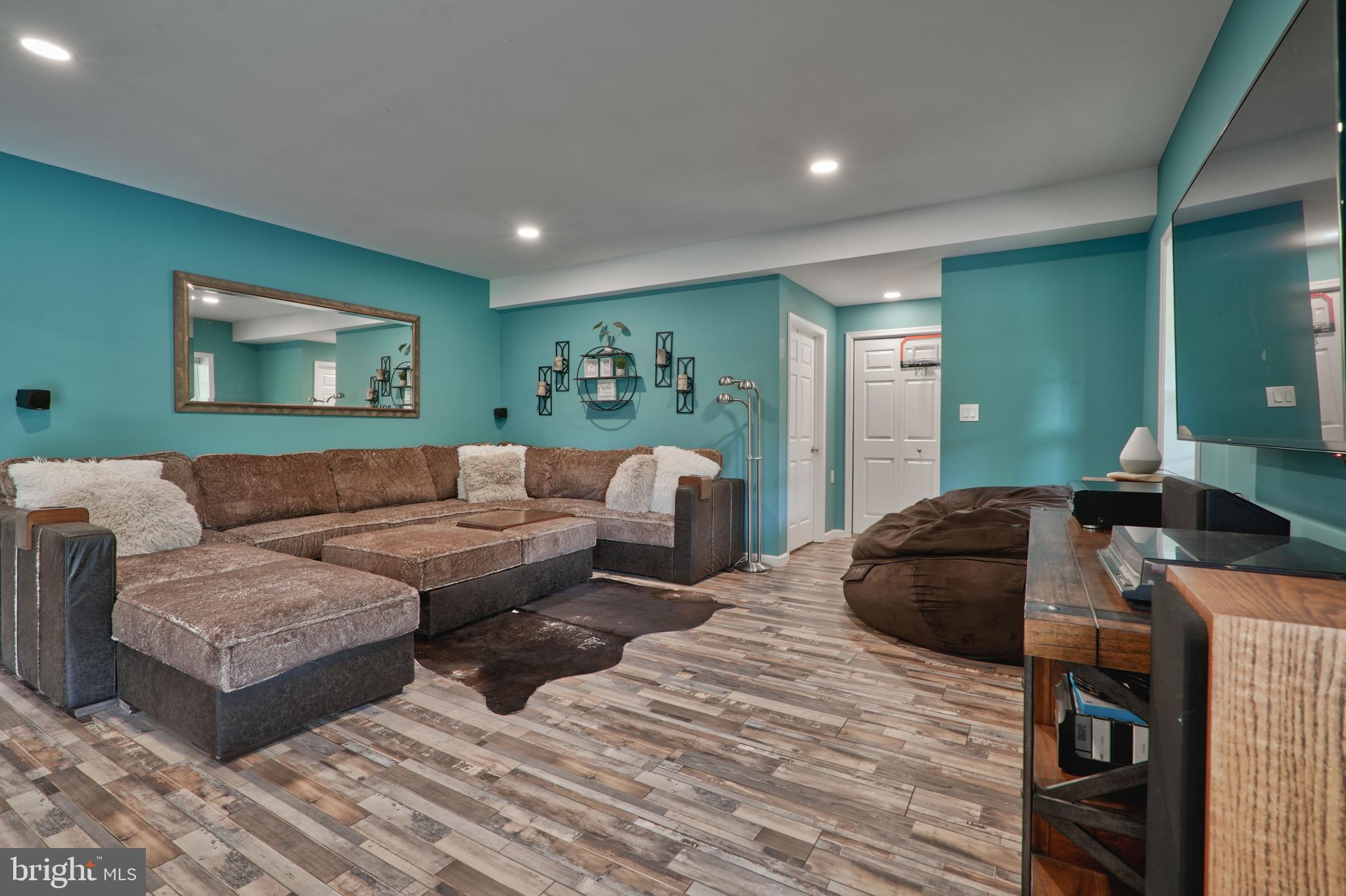 KELLY GLEN - Residential