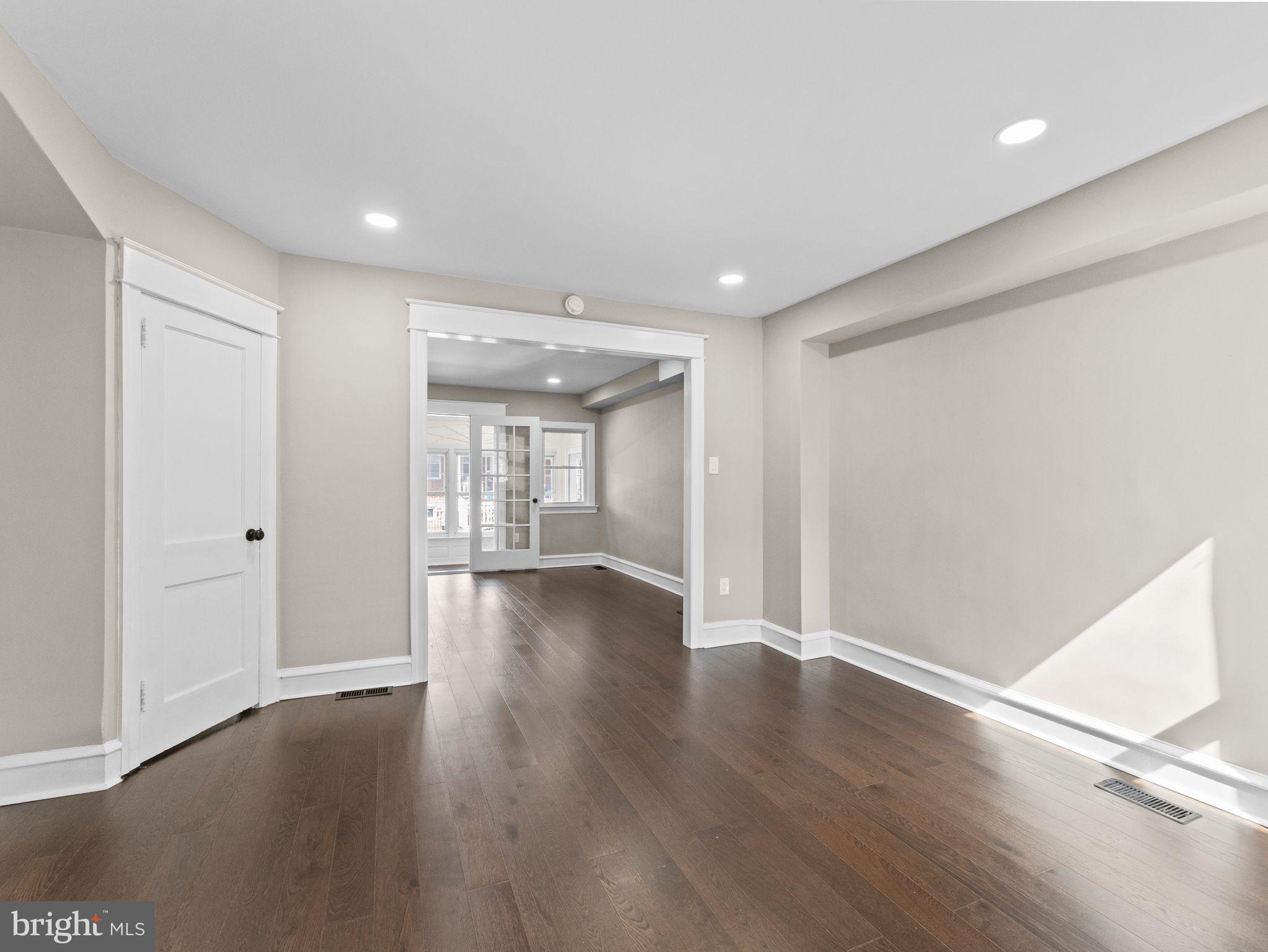 LAWNDALE - Residential