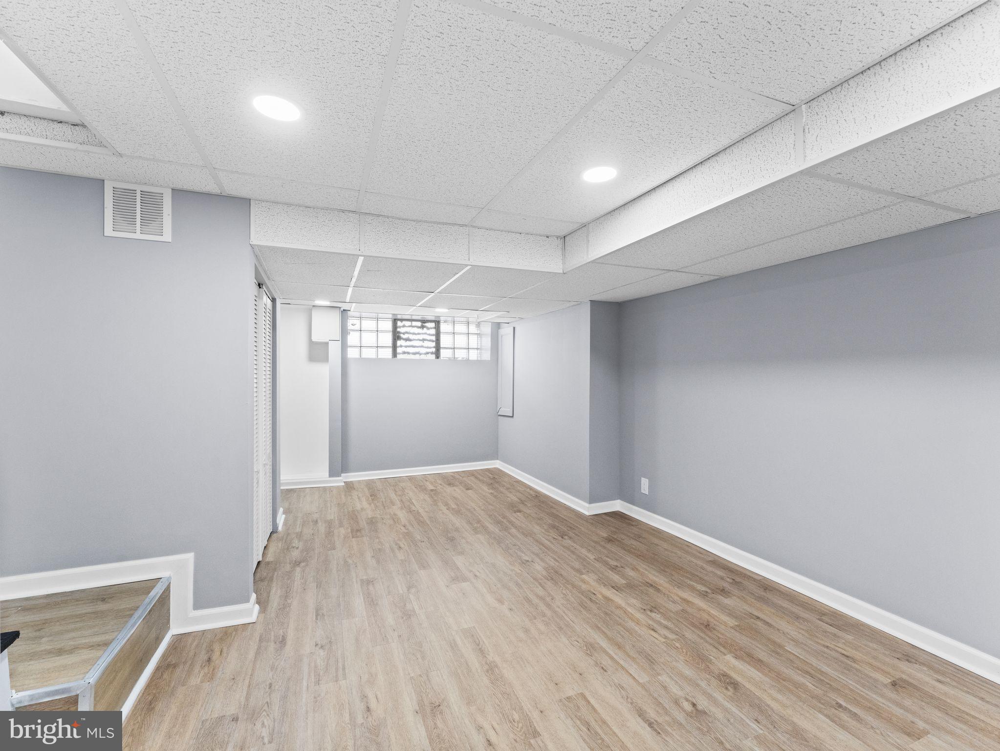 LAWNDALE - Residential