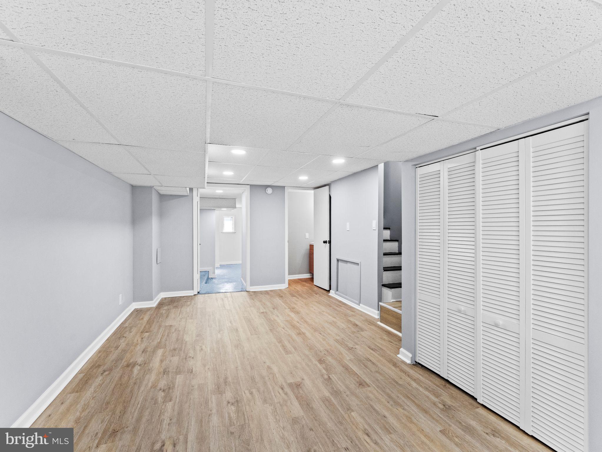 LAWNDALE - Residential