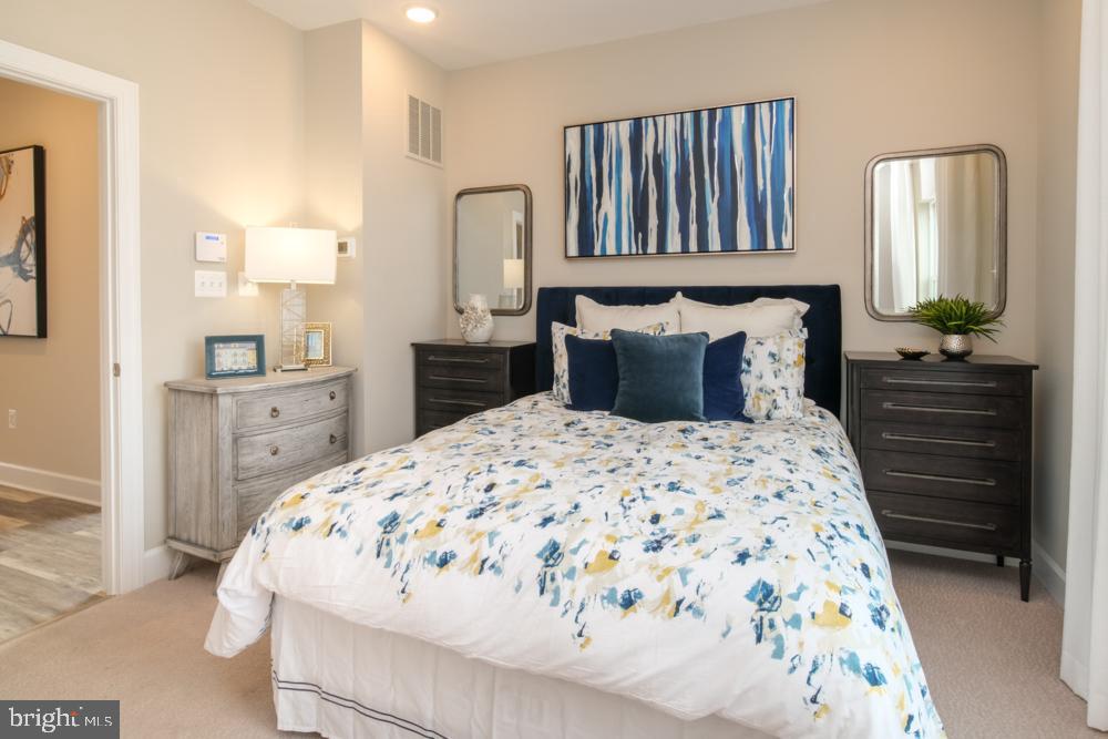 GATEWAY WEST - Residential