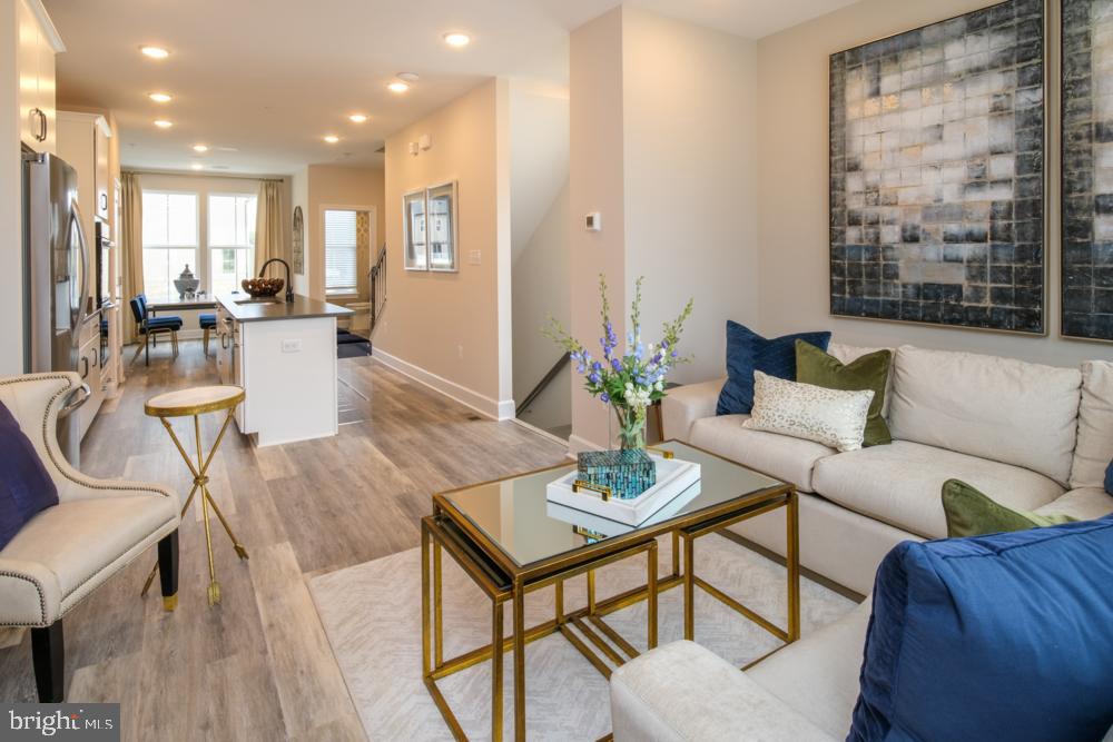 GATEWAY WEST - Residential