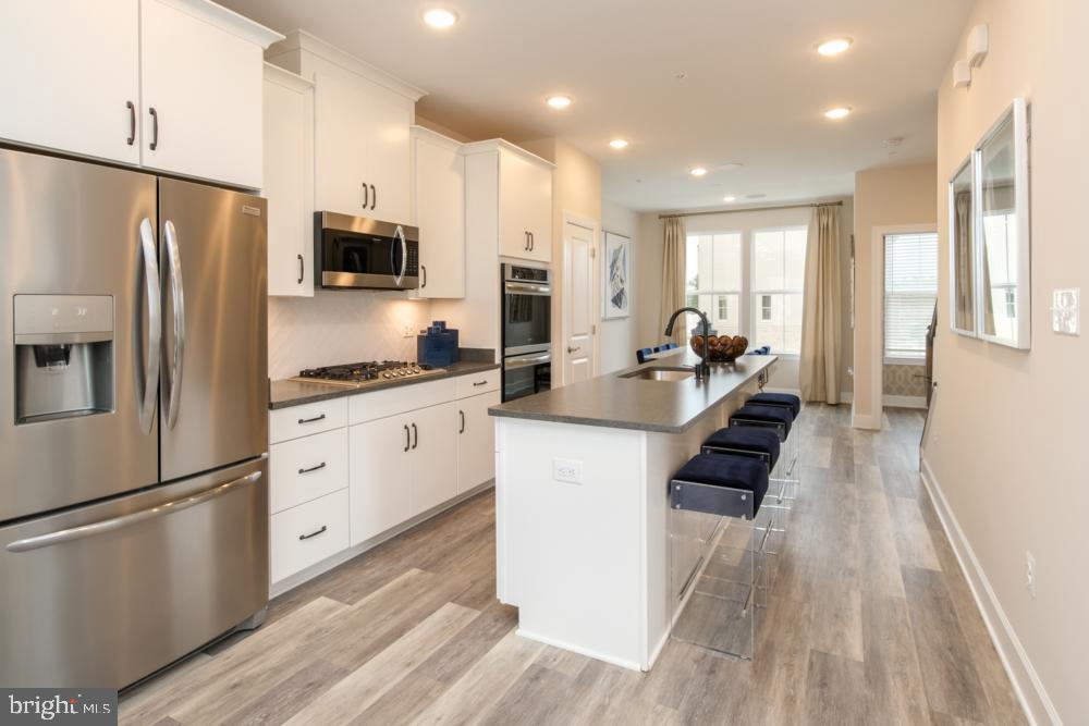 GATEWAY WEST - Residential