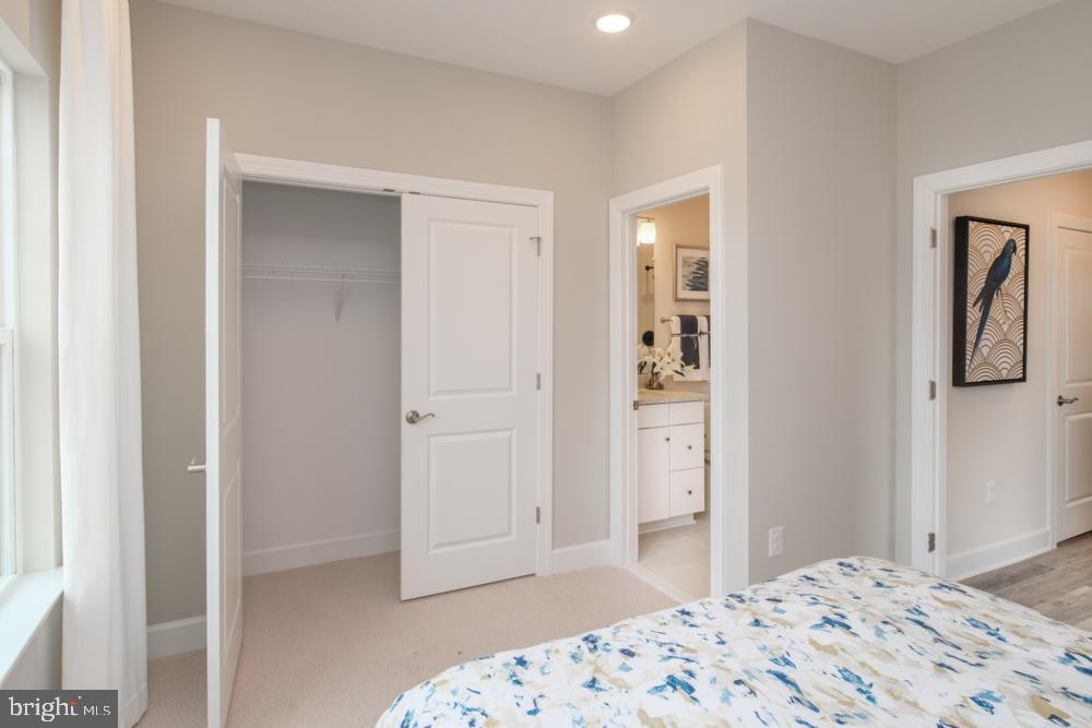 GATEWAY WEST - Residential