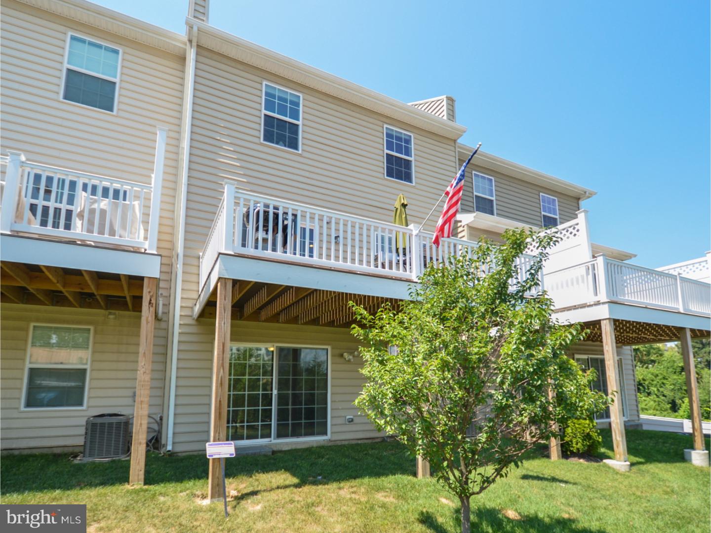 LAFAYETTE CROSSING - Residential Lease