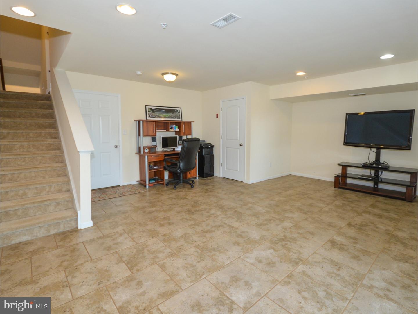 LAFAYETTE CROSSING - Residential Lease