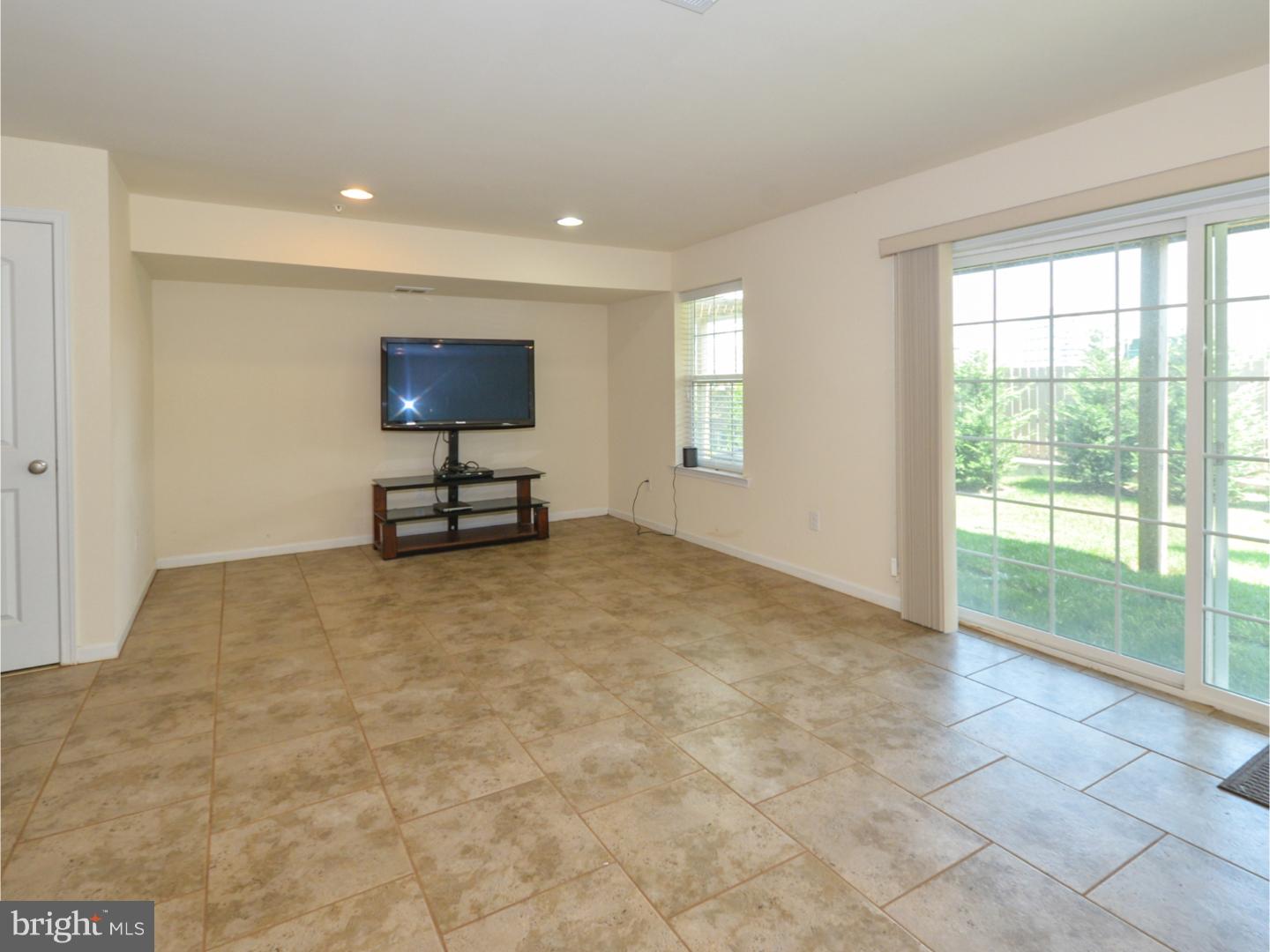 LAFAYETTE CROSSING - Residential Lease