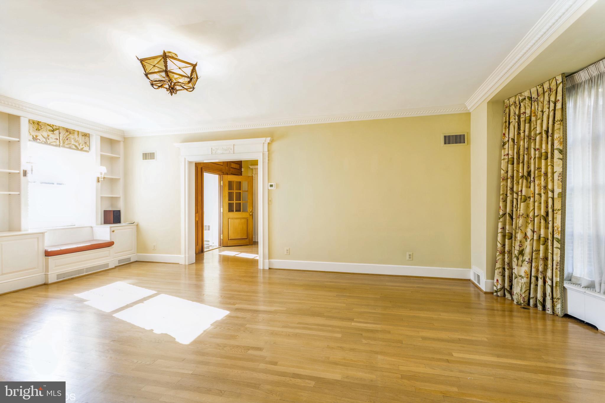 FALLSTAFF - Residential