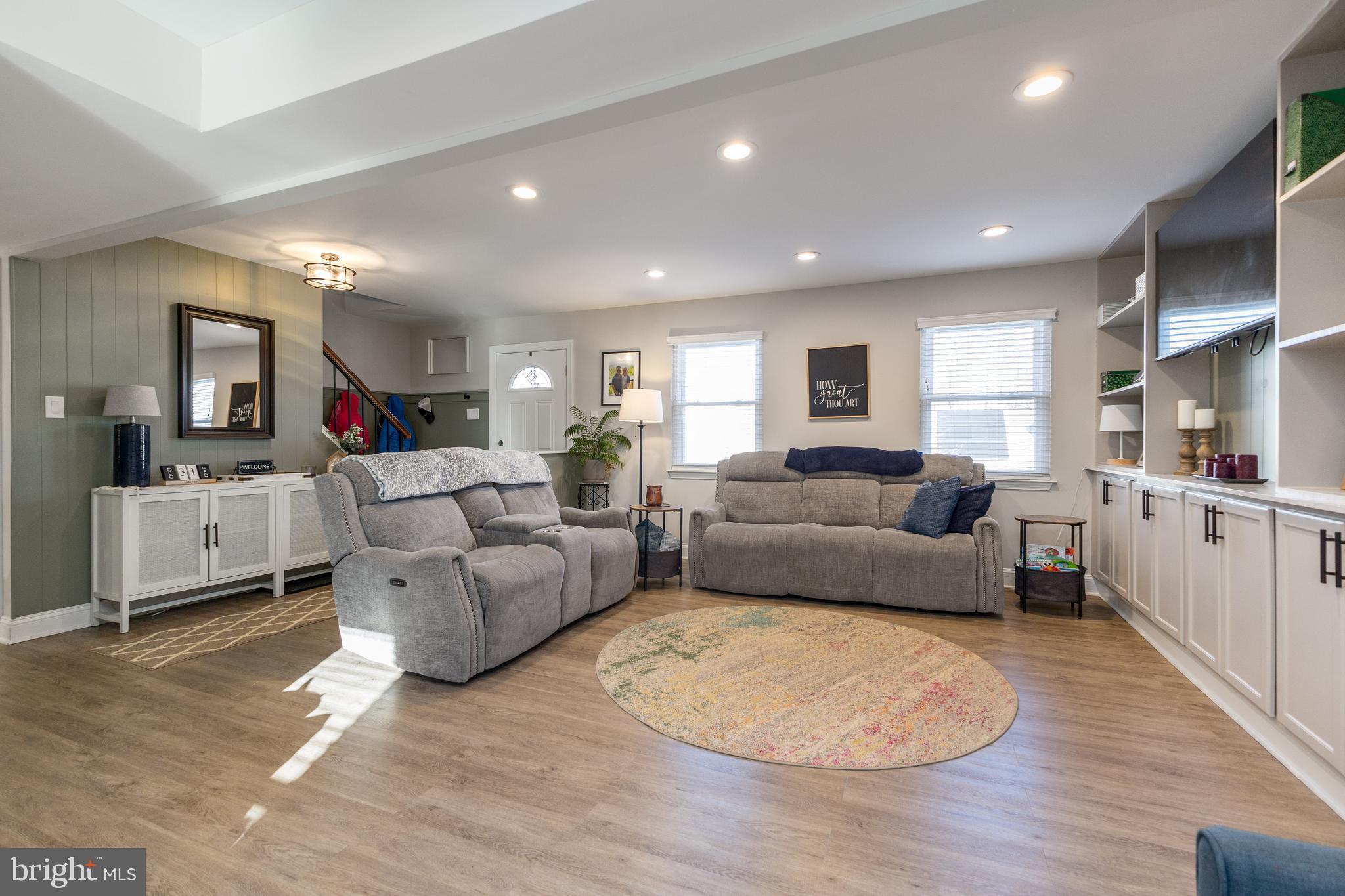 6109 PLAINVILLE LANE