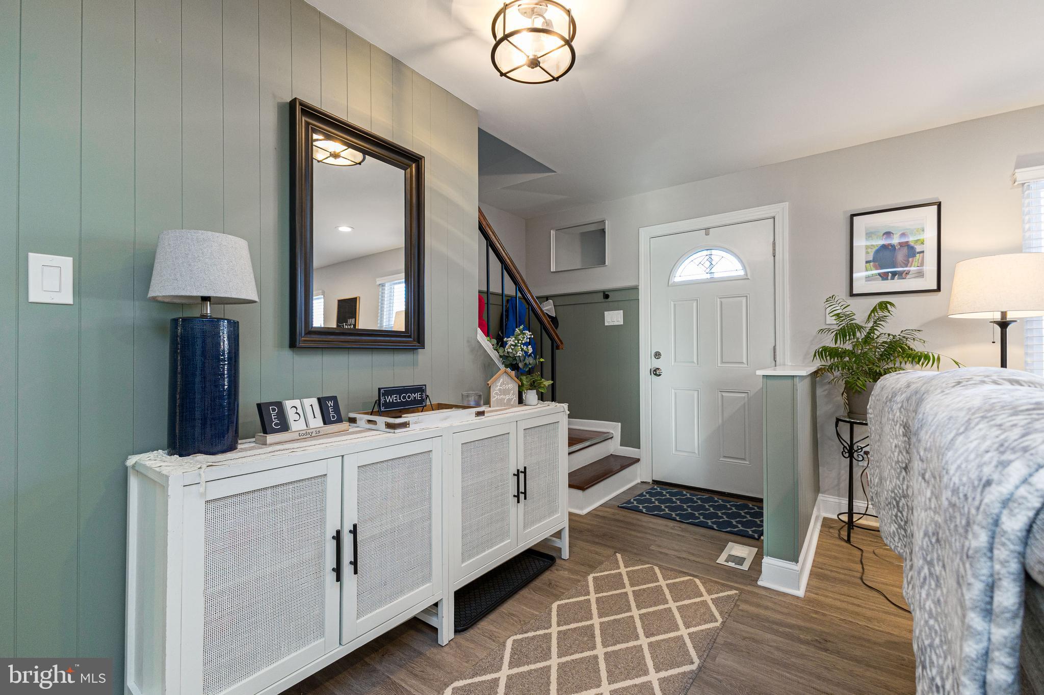 6109 PLAINVILLE LANE