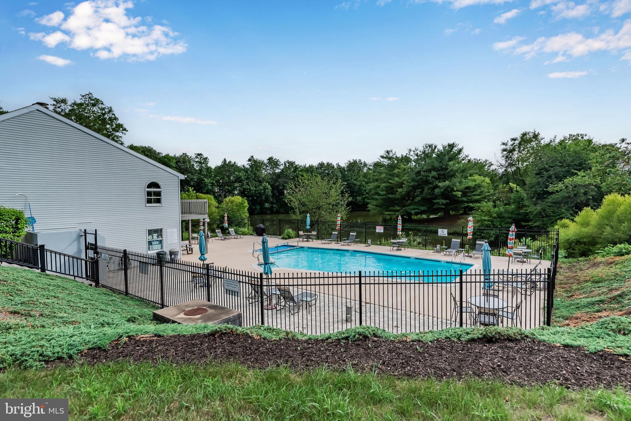 SUMMIT POINTE - Residential