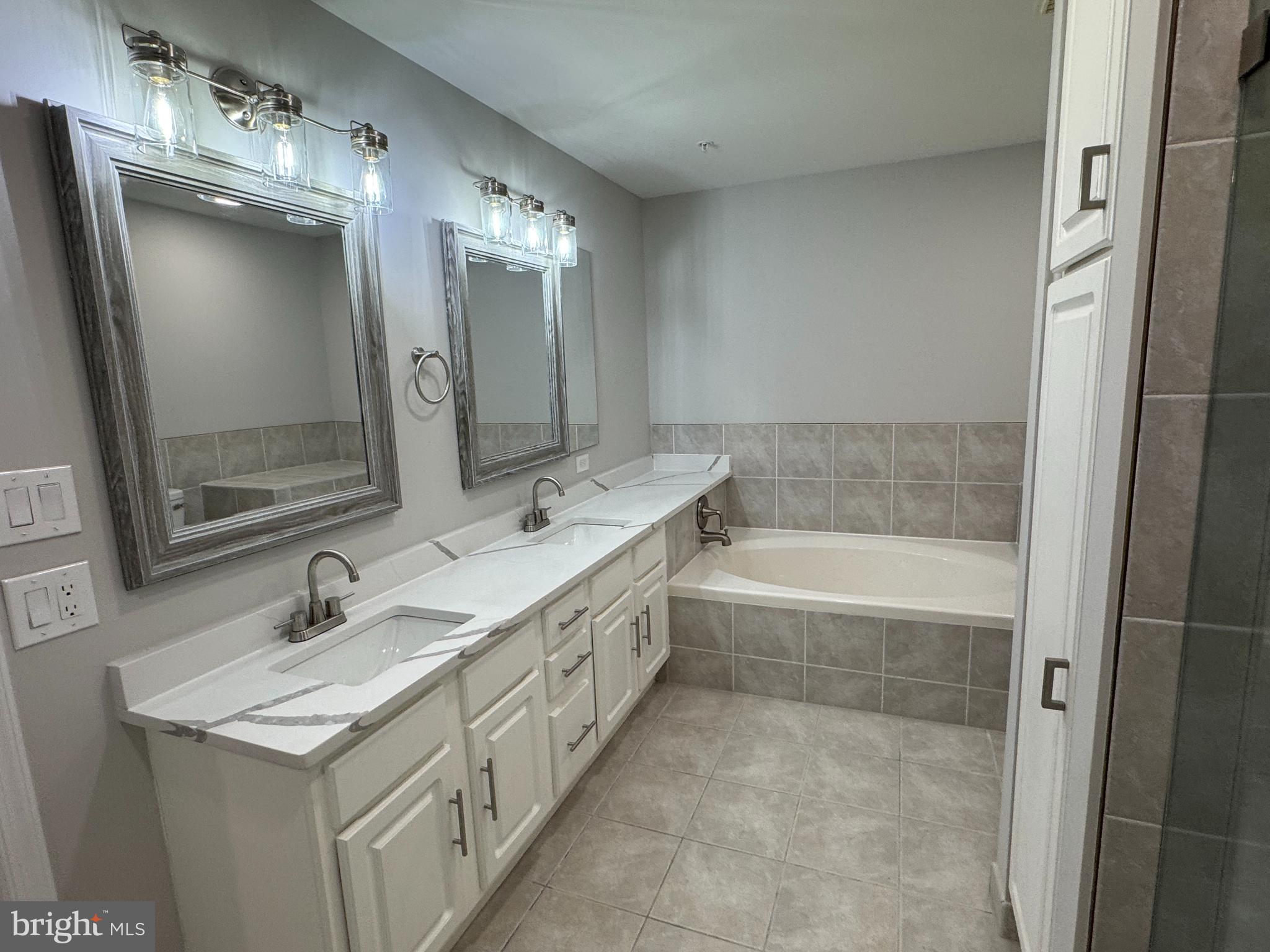 VIRGINIA SQUARE - Residential