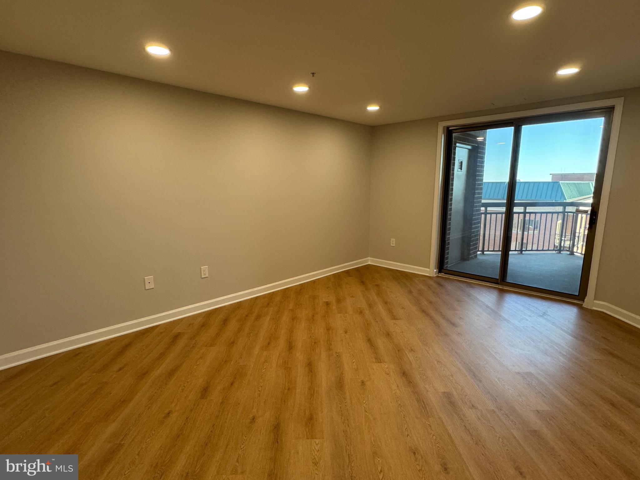 VIRGINIA SQUARE - Residential