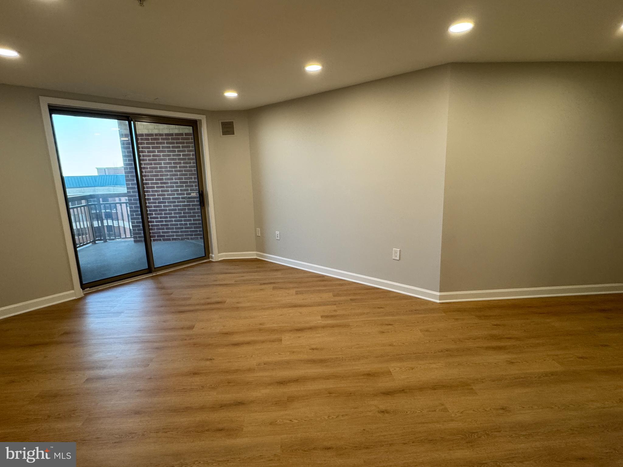 VIRGINIA SQUARE - Residential