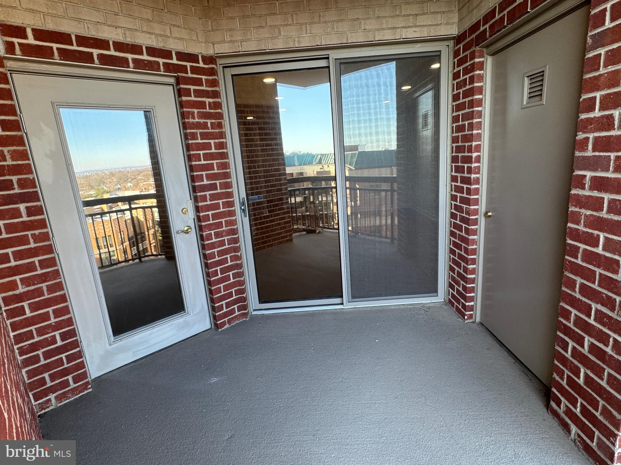 VIRGINIA SQUARE - Residential