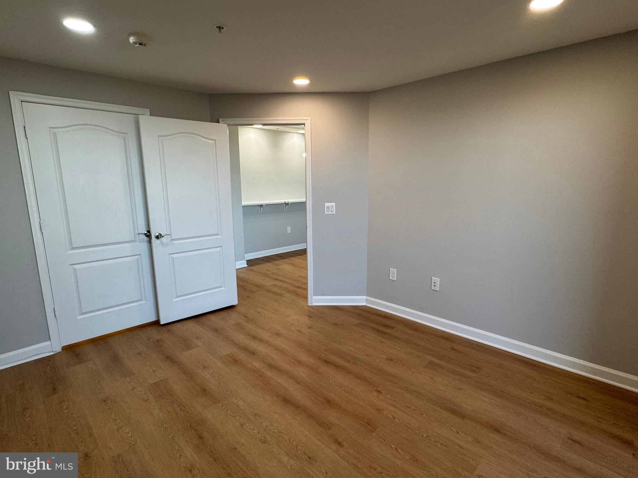 VIRGINIA SQUARE - Residential