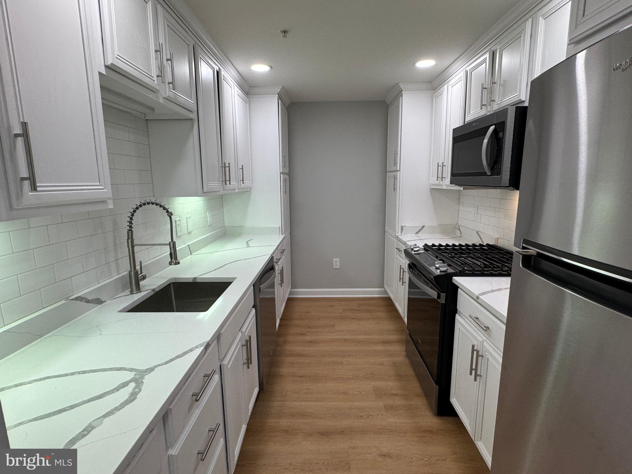 VIRGINIA SQUARE - Residential