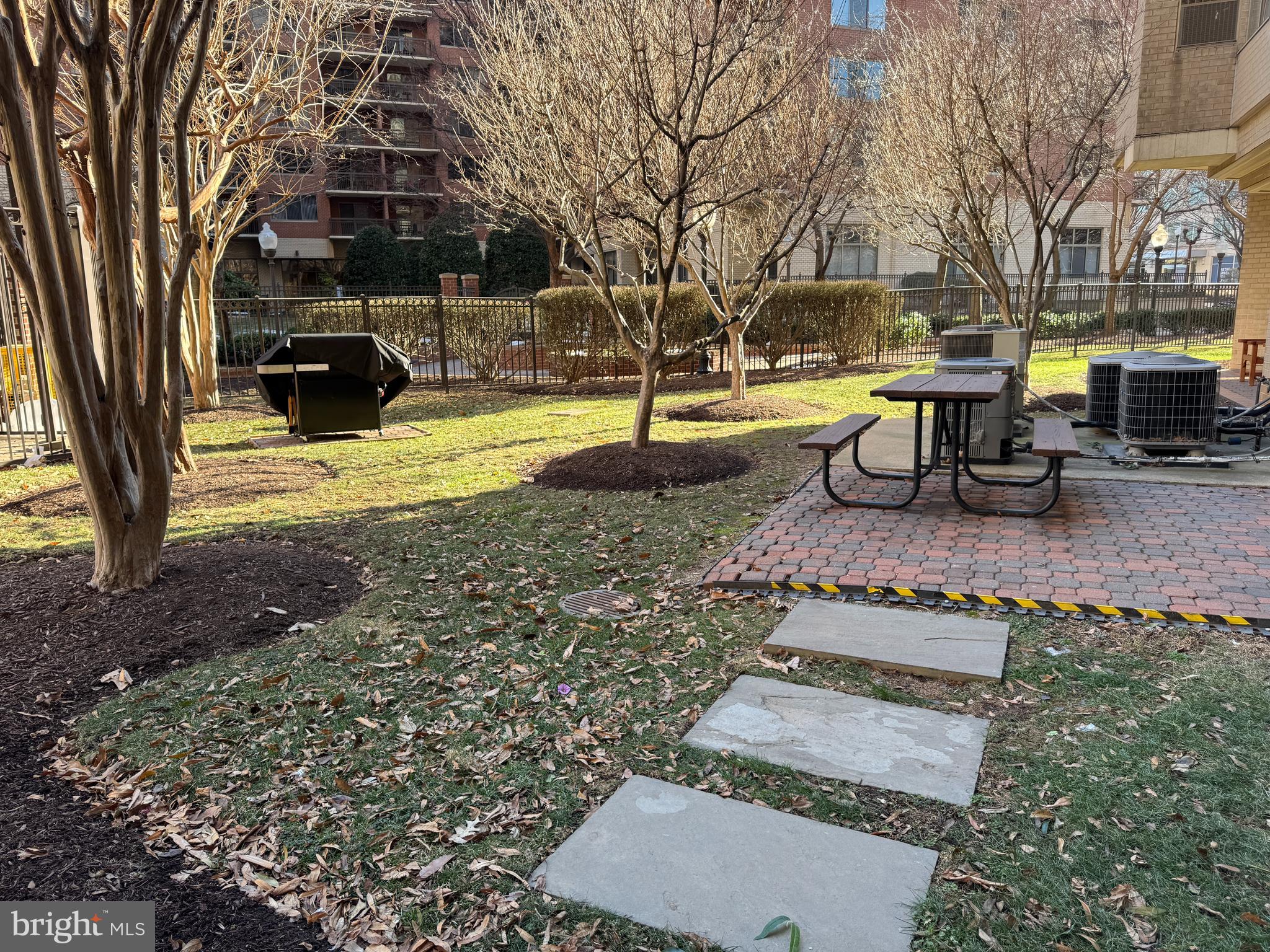 VIRGINIA SQUARE - Residential